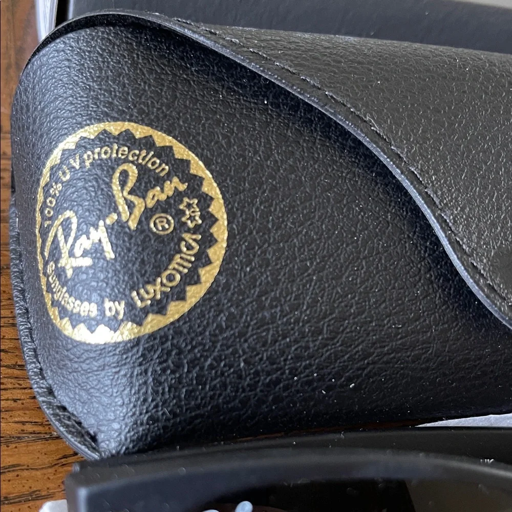 Ray-Ban Wayfarer Black Sunglasses with Case - Picture 3 of 4